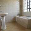 4 Bed House with En Suite in Redhill thumb 3