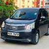 Toyota Noah thumb 3