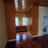 4 Bed House with En Suite at Near Galleria thumb 6