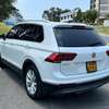 Volkswagen Tiguan TSI thumb 2