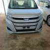 Toyota Noah hybrid thumb 2