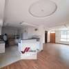 5 Bed Villa with En Suite in Windsor thumb 9