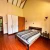 5 Bed House with En Suite in Ridgeways thumb 8