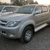 TOYOTA HILUX DOUBLE CABIN LOCAL thumb 4