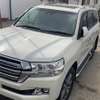 LANDCRUISER V8 PETROL SUNROOF thumb 10