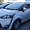 Toyota Sienta hybrid White 2018 thumb 7