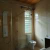 5 Bed House with En Suite in Rosslyn thumb 3