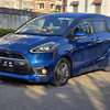 Toyota Sienta hybrid Blue 2018 thumb 1
