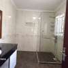 5 Bed House with En Suite in Brookside thumb 6