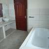 5 Bed House with En Suite at thumb 7