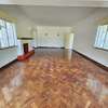 6 Bed House with En Suite in Rosslyn thumb 29