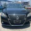 TOYOTA CROWN WITH SUNROOF thumb 4