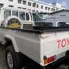 Toyota land cruiser v8 thumb 1