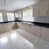 4 Bed House with En Suite at Near Galleria thumb 13