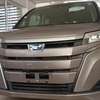 Toyota Noah hybrid Gold 2018 thumb 5