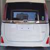 Toyota Noah WxB White 2018 2wd thumb 9
