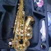 Saxophone Alto Doré Brillant avec Étui et Accessoires thumb 4