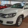 Volkswagen Tiguan white lounge 2017 thumb 3