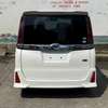 White Minivan with Modern Grille & Roomy Interior  2019 thumb 11
