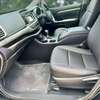 Toyota kluger newshape thumb 5