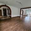 5 Bed House with En Suite in Rosslyn thumb 3