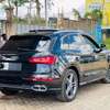 Audi SQ5 combines Black Color 2018 model thumb 4
