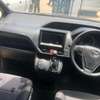 Toyota Noah hybrid 2018 2wd thumb 4