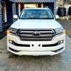 Toyota Land cruiser 4.6 V8 ZX 2017 model white fully loaded thumb 6
