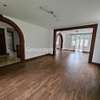 5 Bed House with En Suite in Rosslyn thumb 5