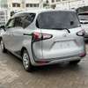 Toyota sienta thumb 4