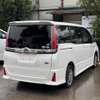 Toyota Noah hybrid wxb thumb 1