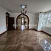 5 Bed House with En Suite in Rosslyn thumb 7
