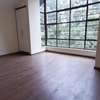 5 Bed Townhouse with En Suite in Rosslyn thumb 4