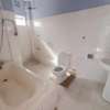 5 Bed House with En Suite in Membley thumb 8