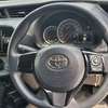 Toyota vitz thumb 3
