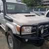 Toyota land cruiser v8 thumb 2