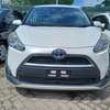 Toyota sienta hybrid thumb 3