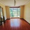 4 Bed House with En Suite in Rosslyn thumb 11