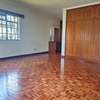 5 Bed House with En Suite at Glory Drive thumb 5