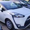 Toyota Sienta hybrid White 2018 thumb 8