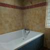 5 Bed House with En Suite in Rosslyn thumb 6