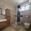 5 Bed Villa with En Suite in Brookside thumb 4