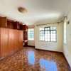 5 Bed House with En Suite in Lavington thumb 2