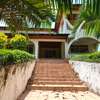 5 Bed Villa with En Suite at Lavington thumb 0
