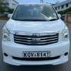 Toyota Noah thumb 7