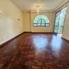 4 Bed Apartment with En Suite in Riverside thumb 9