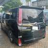 Toyota Noah thumb 8