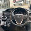 Toyota Noah green thumb 3