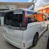 Toyota Noah  pearl thumb 3