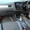 Mitsubishi Outlander PHEV GG2W 4WD 2015 thumb 4